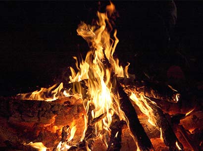  Photo of camp fire